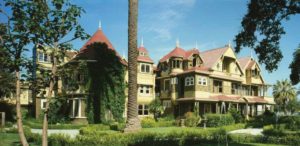 The Winchester Mystery House. Courtesy/Jane Lidz/Library of Congress, Prints & Photographs Division, 571113