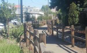 The walkway behind the Woodlake City Hall. Julia Jimenez/Valley Voice